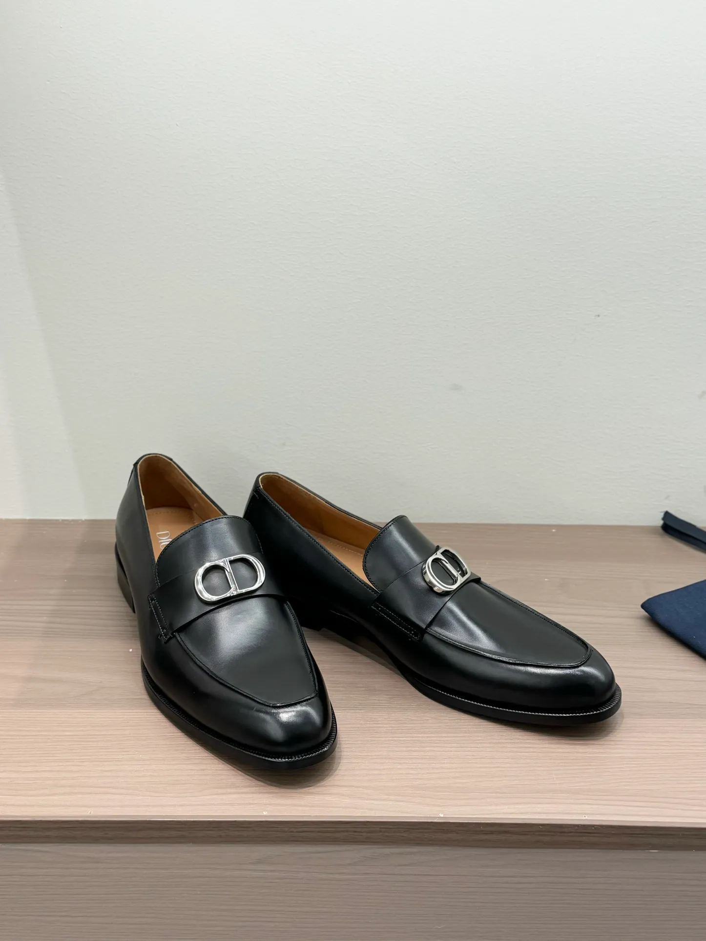 [Dior] Top P: 960💰 Standard code 39-44 (38.45.46 custom-made, non-returnable and non-exchangeable) Dior Dior's latest high-end men's boutique casual leather shoes, imported cowhide upper, water-dyed cowhide lining, imported leather outsole, perfect details are impeccable.